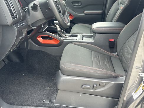 Used 2026 Nissan Frontier PRO-4X AWD/4WD image 9