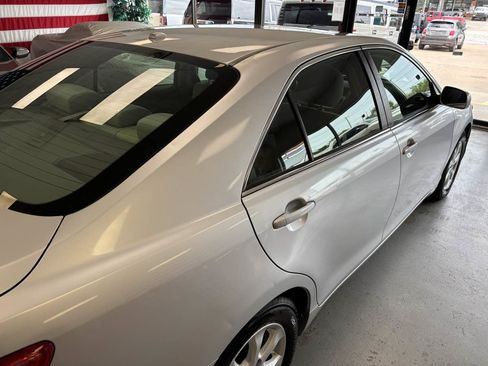 Used 2011 Toyota Camry LE w/ LE Extra-Value Pkg FWD image 11