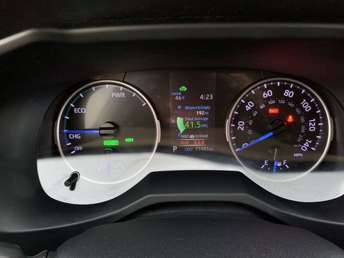 Used 2020 Toyota RAV4 LE image 19