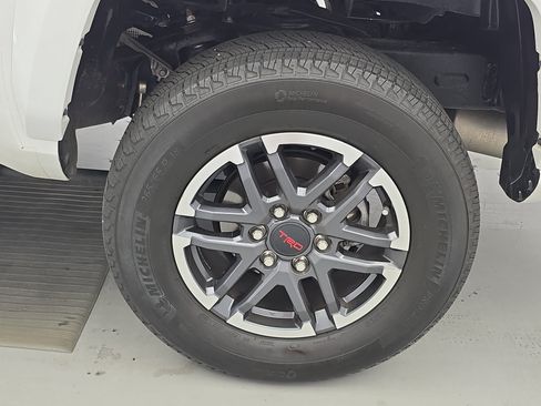 Used 2024 Toyota Tacoma TRD Sport AWD/4WD image 31