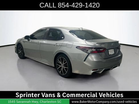 Used 2021 Toyota Camry SE FWD image 3