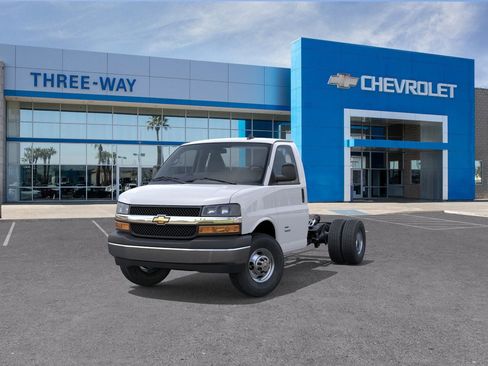 New 2025 Chevrolet Express 3500 w/ Power Convenience Package image 32