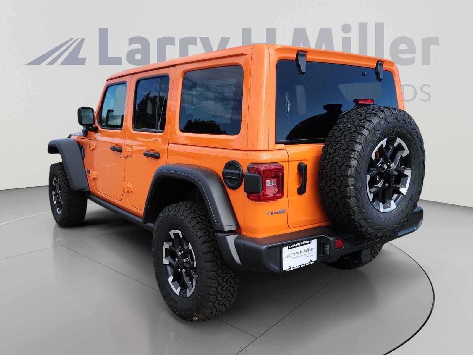 New 2025 Jeep Wrangler Unlimited Rubicon 4xe w/ Convenience Group AWD/4WD image 4