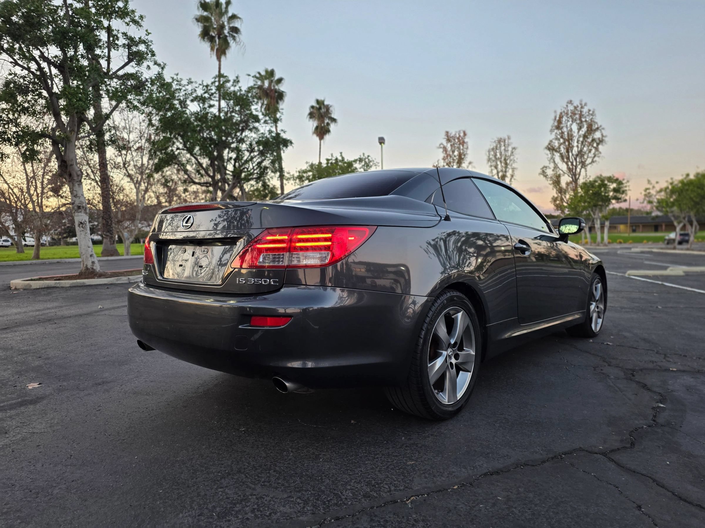 Used 2010 Lexus IS 350C w/ Luxury Pkg RWD image 4