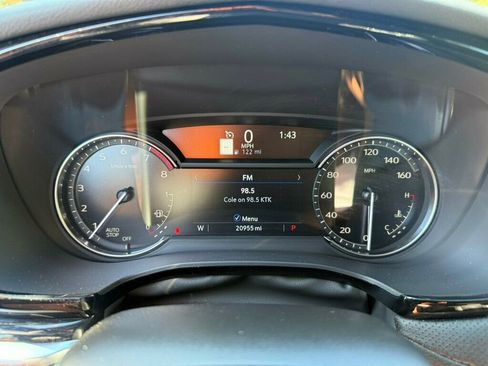 Used 2025 Cadillac XT5 Premium Luxury image 4