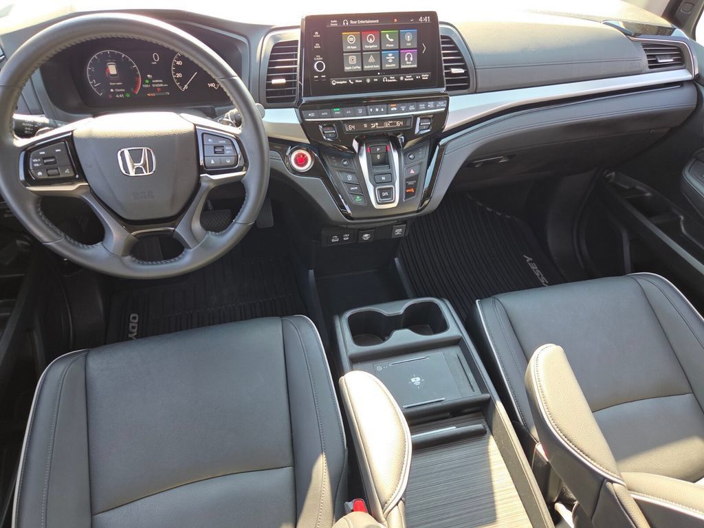 Used 2025 Honda Odyssey Touring image 9