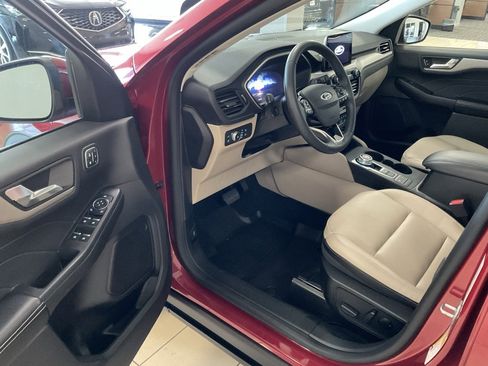 Used 2022 Ford Escape SEL w/ Technology Package image 9