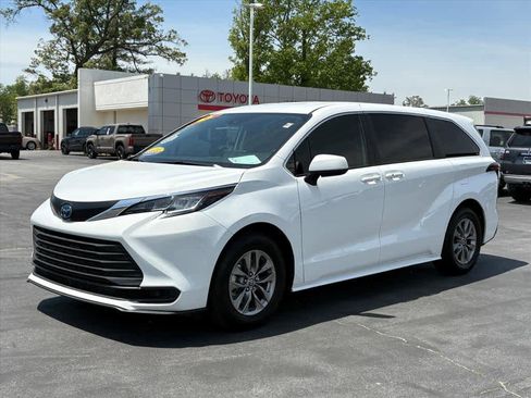 Used 2022 Toyota Sienna LE FWD image 25