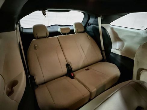 Used 2022 Toyota Sienna XLE FWD image 26