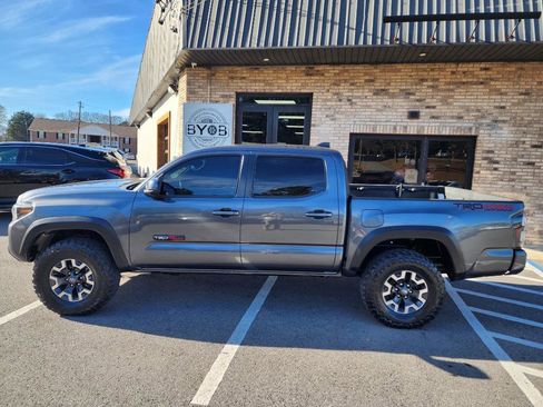 Used 2022 Toyota Tacoma TRD Off-Road image 2