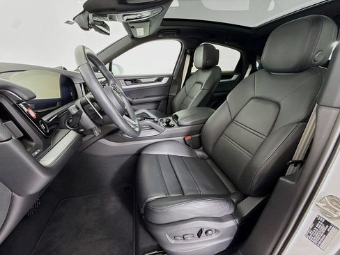 Certified 2024 Porsche Cayenne Coupe AWD/4WD image 5