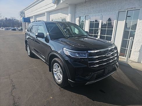 Used 2025 Ford Explorer Active image 2