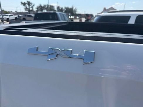 Used 2023 GMC Sierra 1500 SLE AWD/4WD image 9