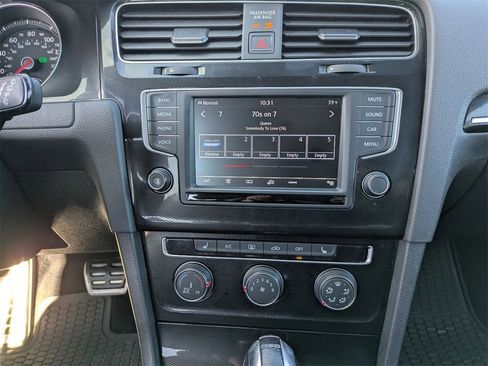 Used 2017 Volkswagen GTI SE image 32