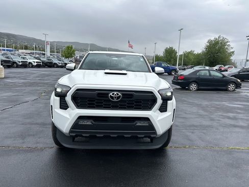 Used 2024 Toyota Tacoma TRD Sport w/ TRD Sport Upgrade Package AWD/4WD image 11