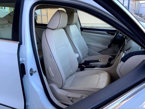 Used 2016 Volkswagen Passat 1.8T SE image 8