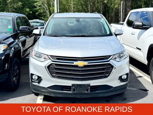 Used 2020 Chevrolet Traverse LT FWD image 2