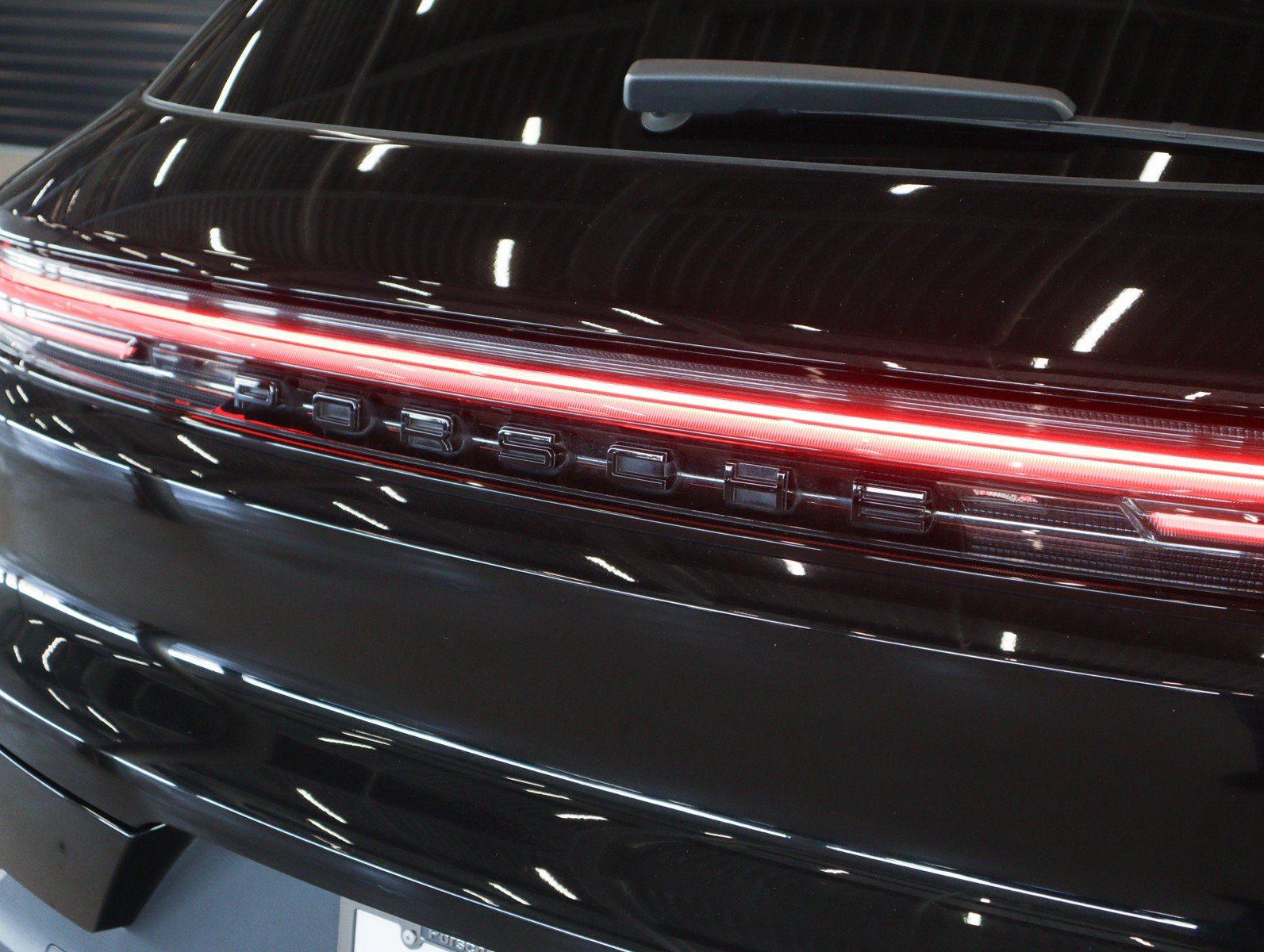 Certified 2024 Porsche Cayenne w/ Premium Package AWD/4WD image 26