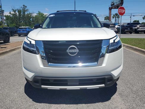Used 2024 Nissan Pathfinder Platinum w/ Cargo Package AWD/4WD image 9