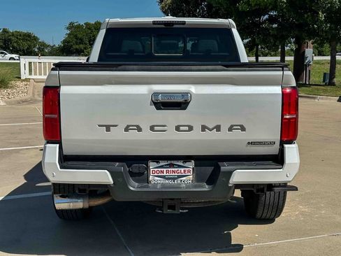 Used 2024 Toyota Tacoma Limited AWD/4WD image 4