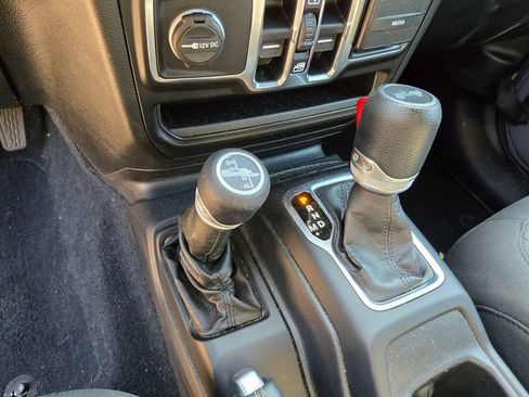 Used 2020 Jeep Wrangler Unlimited Sport AWD/4WD image 23