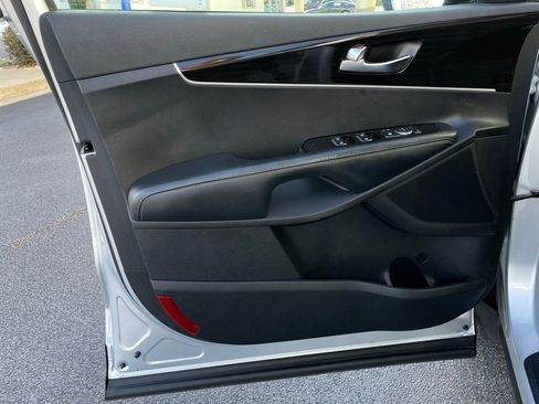 Used 2019 Kia Sorento LX image 22