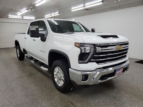 Used 2024 Chevrolet Silverado 2500 LTZ w/ LTZ Premium Package image 3