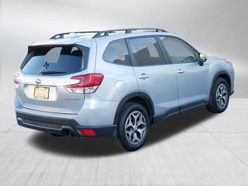 Used 2023 Subaru Forester Premium image 7