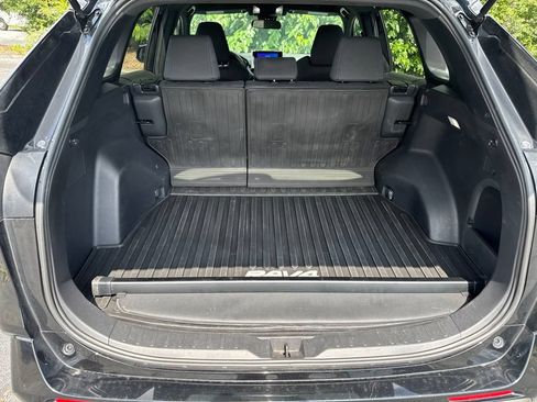 Used 2024 Toyota RAV4 SE AWD/4WD image 9