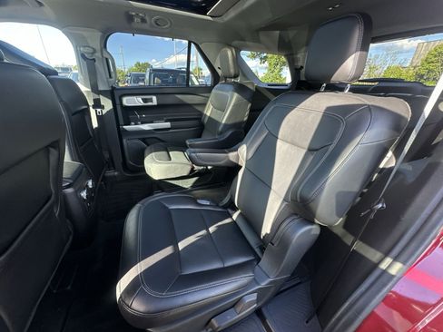 Used 2023 Ford Explorer Limited w/ Limited Technology Package AWD/4WD image 33