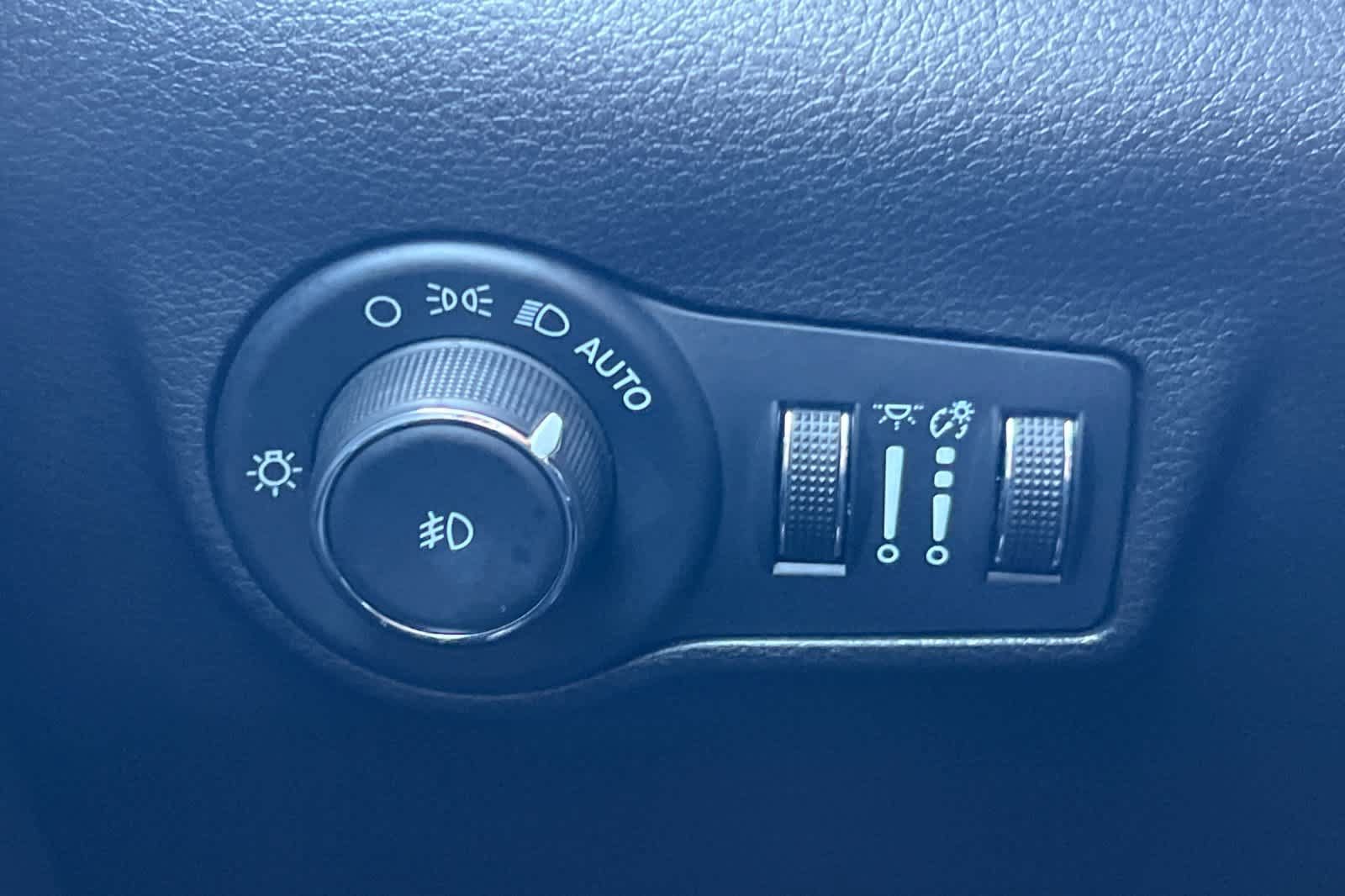 Used 2022 Jeep Compass Latitude FWD image 30