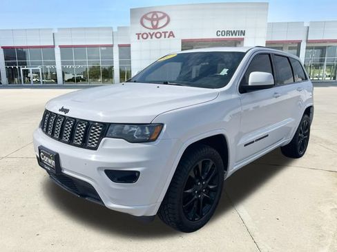 Used 2017 Jeep Grand Cherokee Altitude AWD/4WD image 7