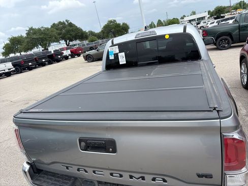 Used 2022 Toyota Tacoma TRD Off-Road image 7