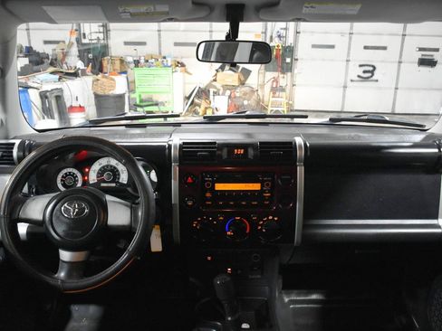 Used 2007 Toyota FJ Cruiser 2WD image 11
