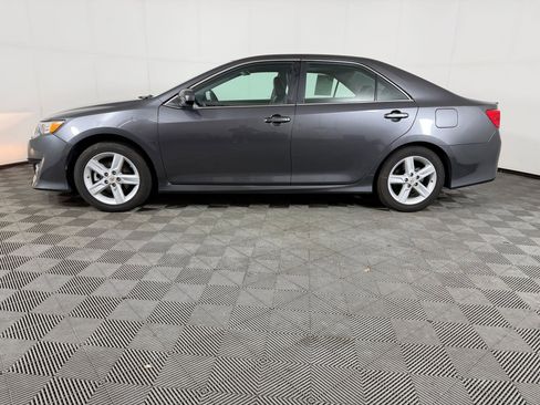 Used 2012 Toyota Camry SE FWD image 2