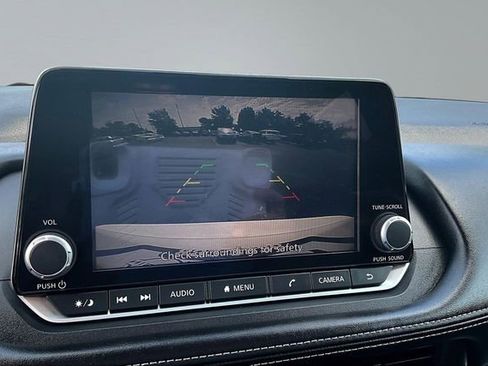 Used 2025 Nissan Rogue S FWD image 14