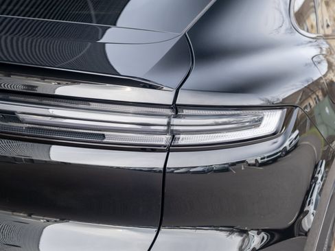 Certified 2025 Porsche Cayenne S image 43