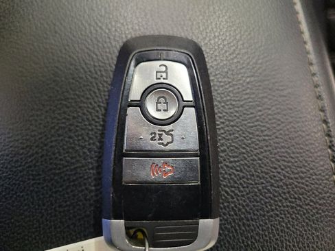 Used 2018 Ford Fusion SE w/ Equipment Group 201A AWD/4WD image 32