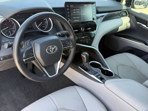 Used 2021 Toyota Camry XLE FWD image 9