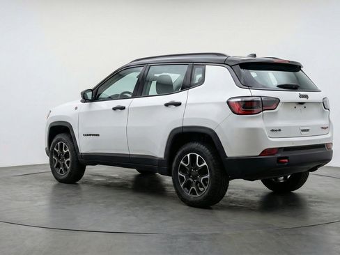 Used 2025 Jeep Compass Trailhawk AWD/4WD image 6