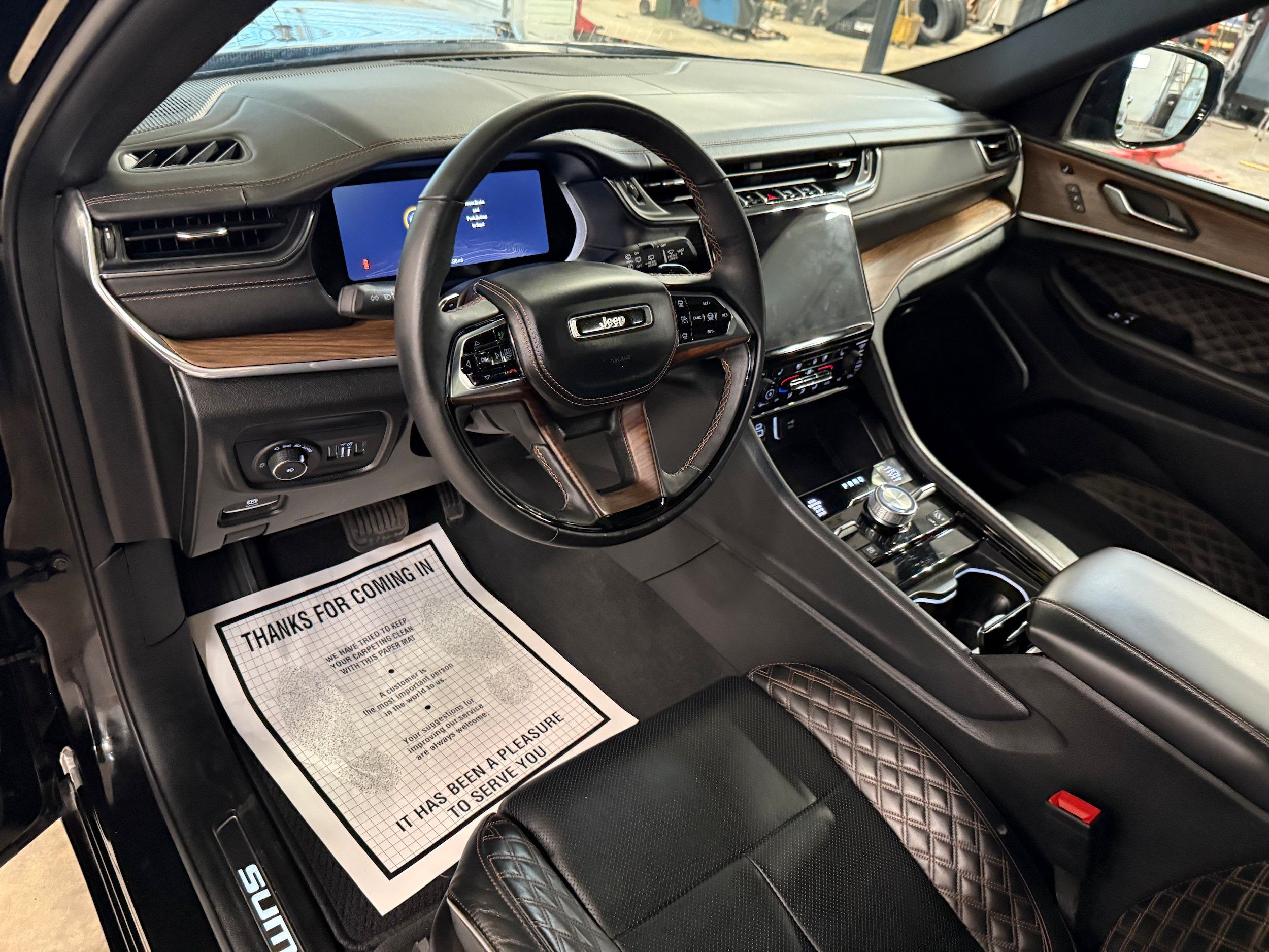 Used 2025 Jeep Grand Cherokee L Summit w/ Luxury Tech Group V AWD/4WD image 49