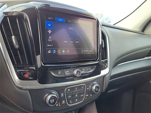 Used 2020 Chevrolet Traverse LT image 29