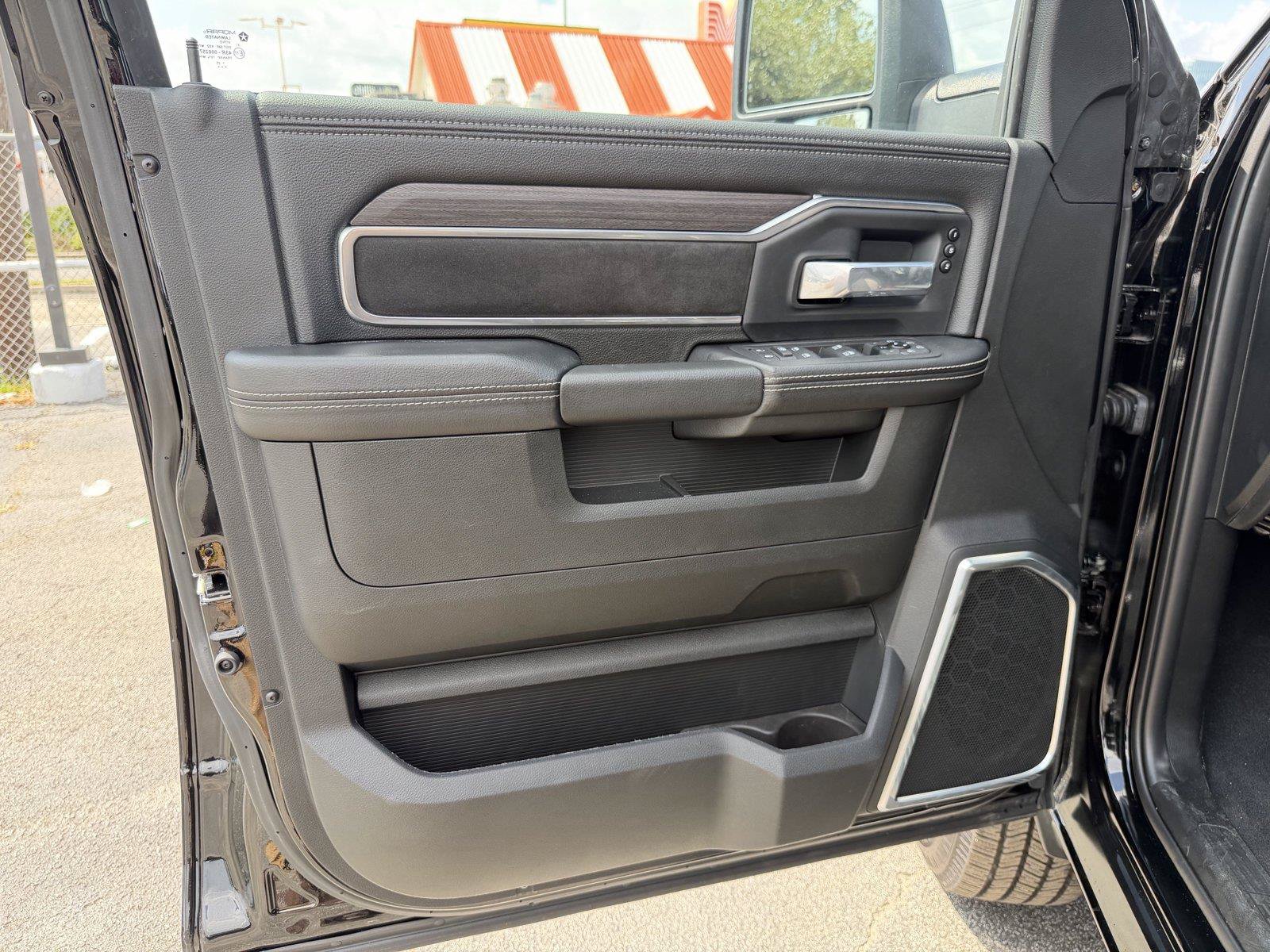 Used 2025 RAM 2500 Laramie AWD/4WD image 12