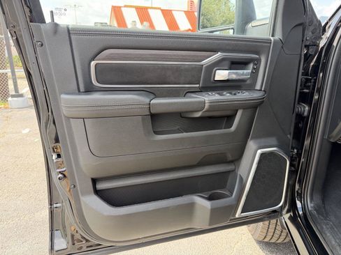 Used 2025 RAM 2500 Laramie AWD/4WD image 12