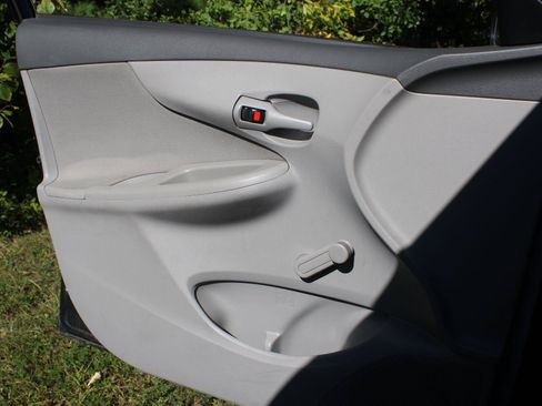 Used 2009 Toyota Corolla w/ Preferred Accessory Pkg FWD image 9
