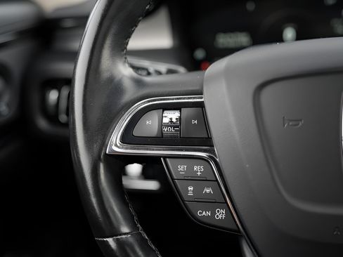 Used 2023 Lincoln Nautilus Reserve AWD/4WD image 32