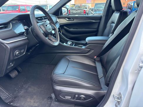 New 2025 Jeep Grand Cherokee Limited w/ Black Appearance Package image 7