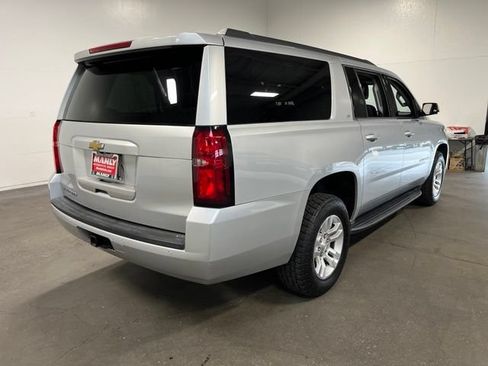Used 2020 Chevrolet Suburban LT RWD image 3