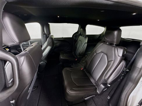 New 2026 Chrysler Pacifica Select image 17