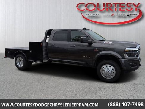 Used 2026 RAM 4500 4x4 Crew Cab DRW w/ Laramie Trim Package image 1